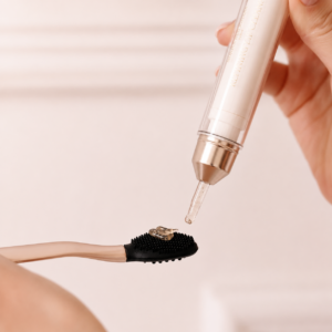 monika-heiligmann-lip-cleansing-ritual-met-massage-brush