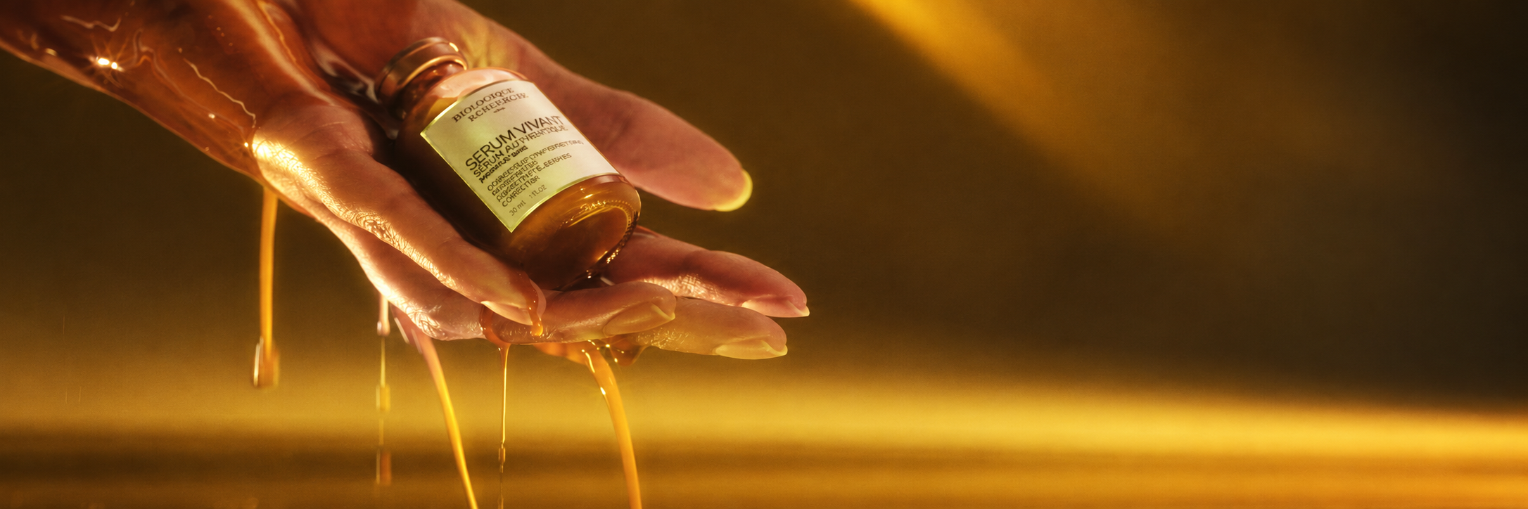 Biologique-Recherche-SERUM-VIVANT hand